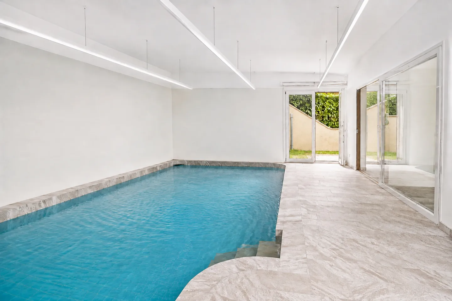 Elegante Villa mit Innenpool und Großem Grundstück in Vezia - Foto 22 von 28
