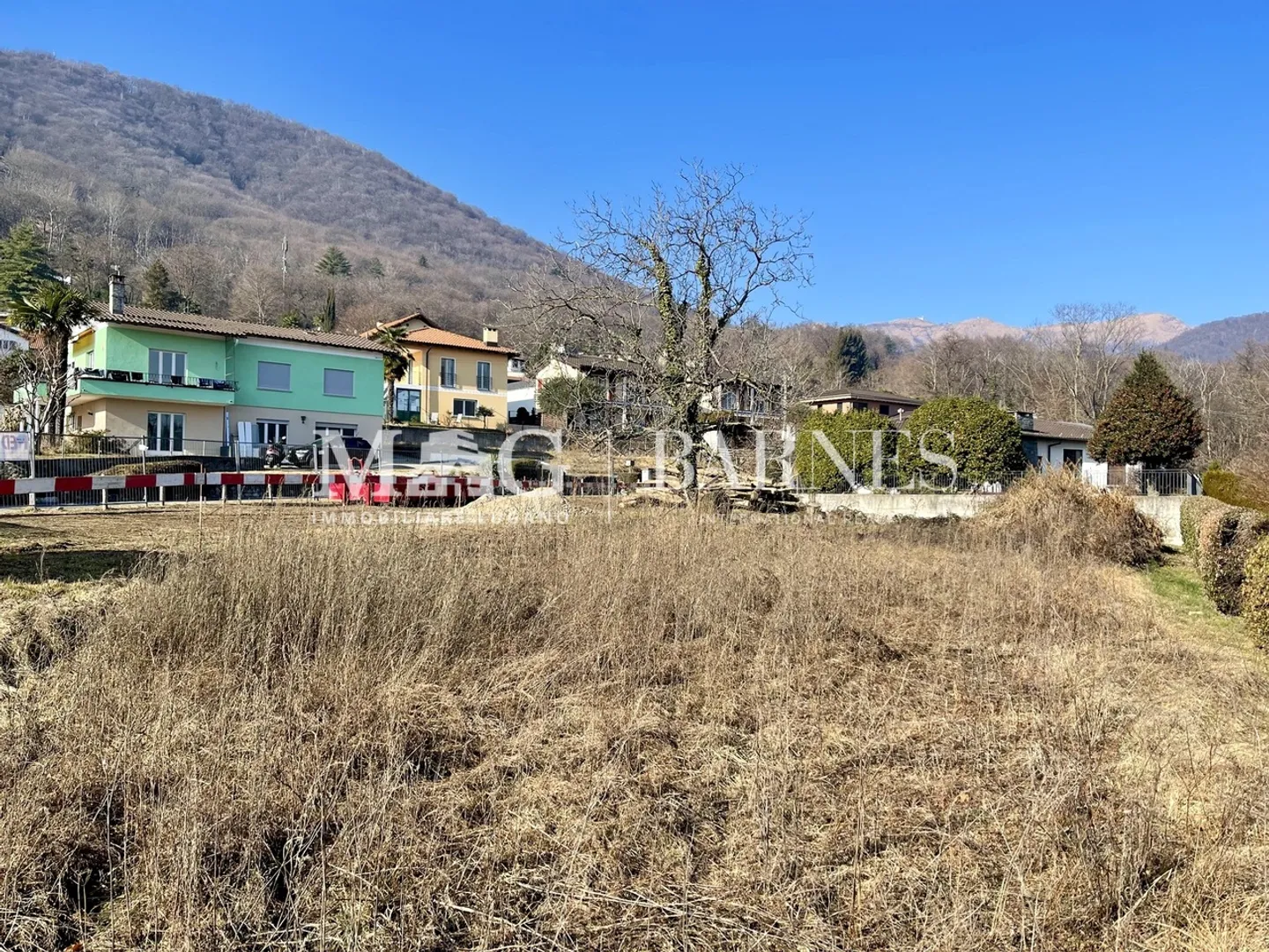 Pura : Terrain constructible de 1 183 m², 591 m² SUL, emplacement ensoleillé - Photo 1 sur 5
