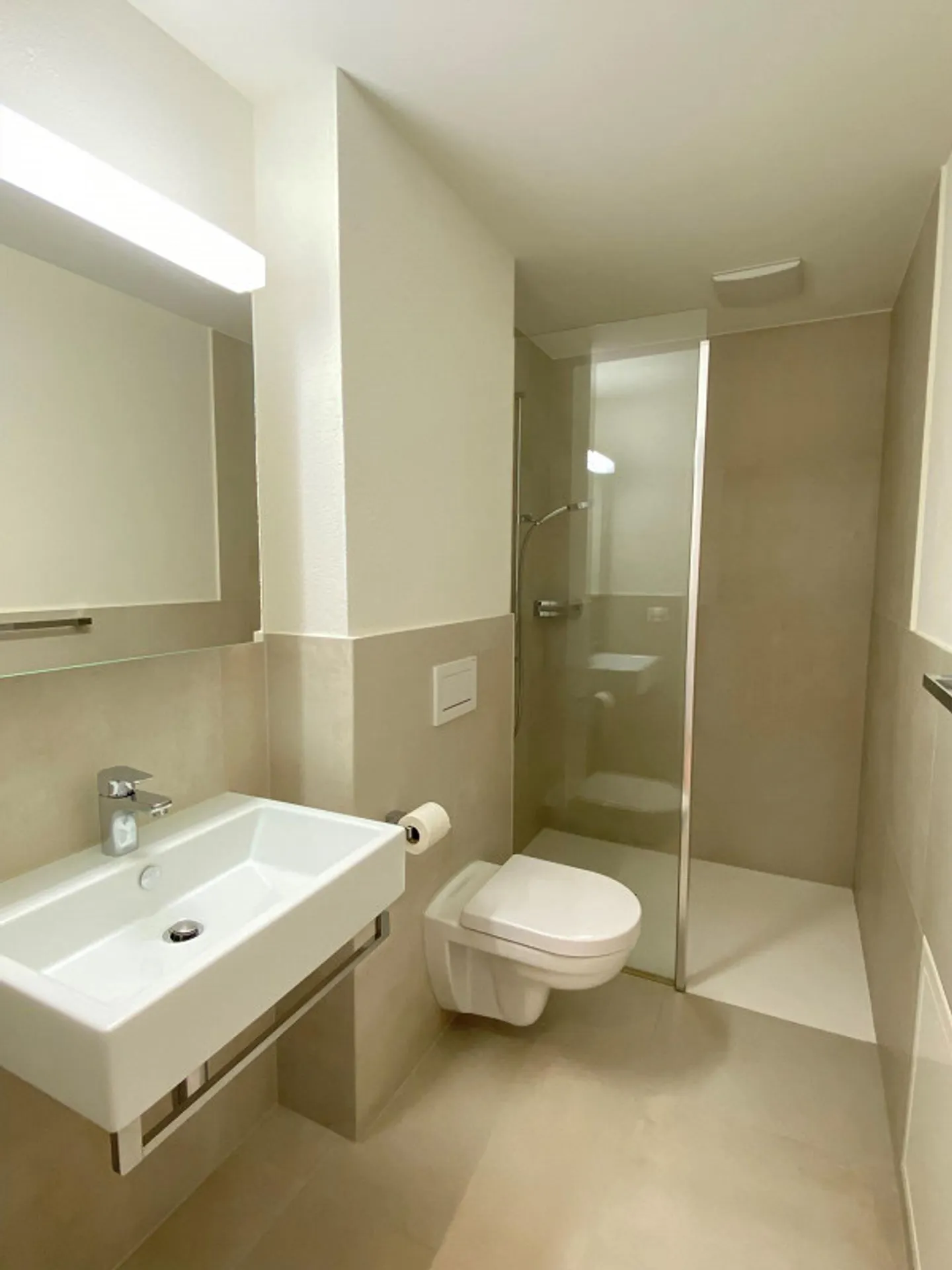 appartamento attico luminoso e soleggiato in una posizione tranquilla - Foto 3 di 8