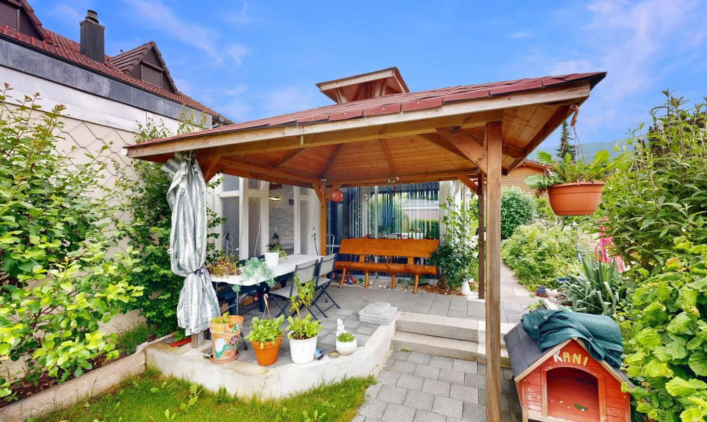Casa unifamiliare idilliaca con giardino d'inverno e vista panoramica - Foto 2 di 13