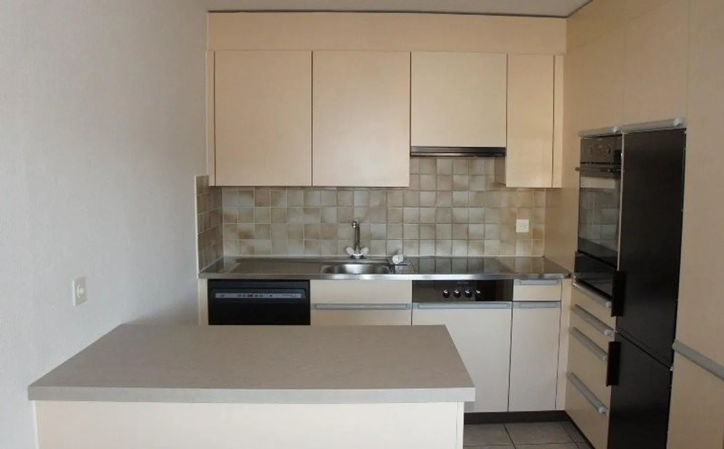 Charming 3.5-room apartment in Oberwil - Photo 2 of 9