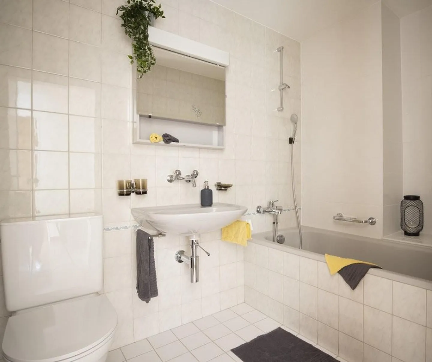 Charming 3.5-room apartment in Oberwil - Photo 3 of 9