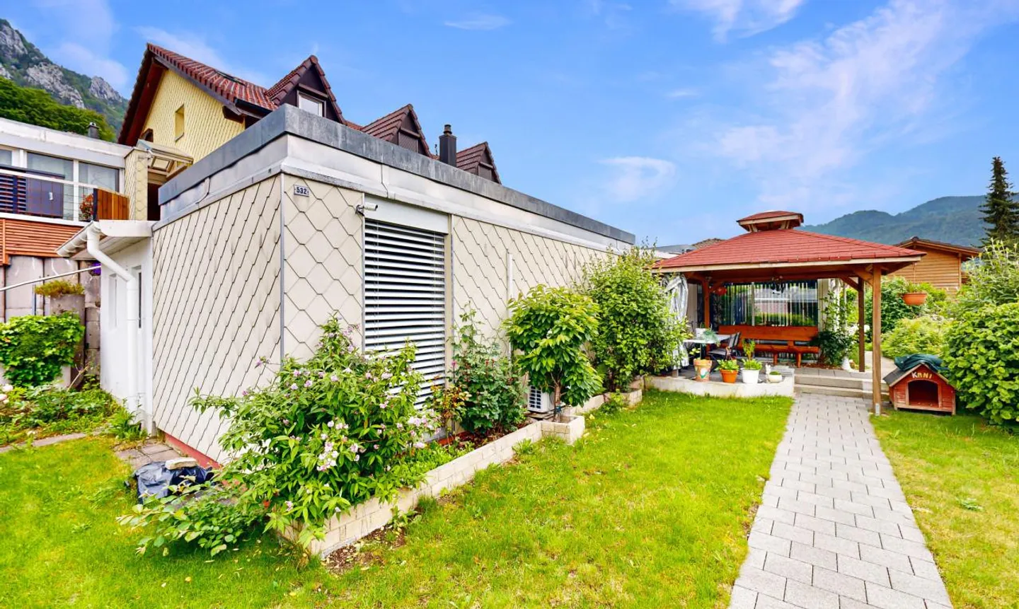Casa unifamiliare idilliaca con giardino d'inverno e vista panoramica - Foto 1 di 13