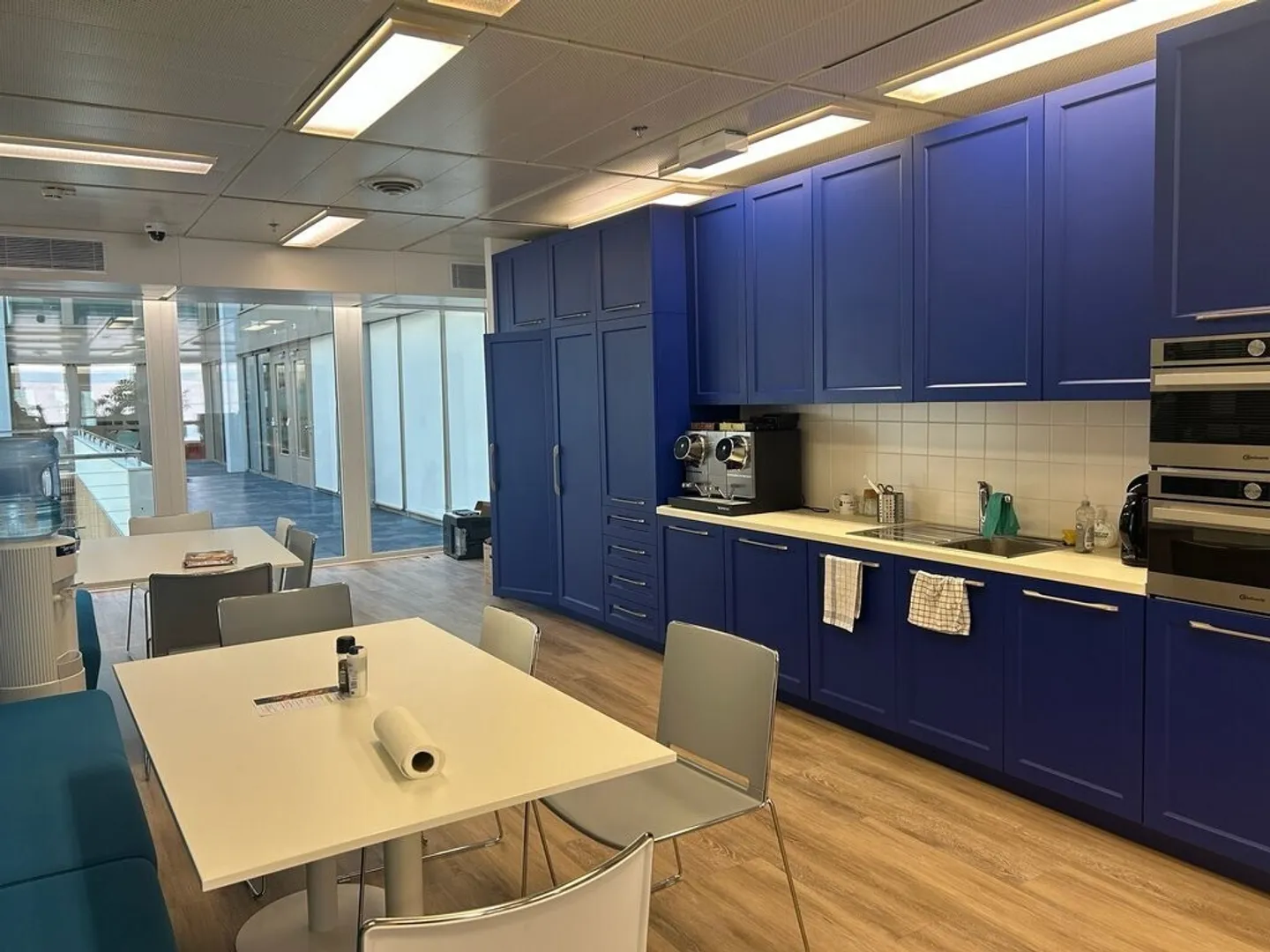 Area of 142 + 228 m2, totaling 370 m2 in the Geneva Business Center in Lancy - Photo 5 of 7