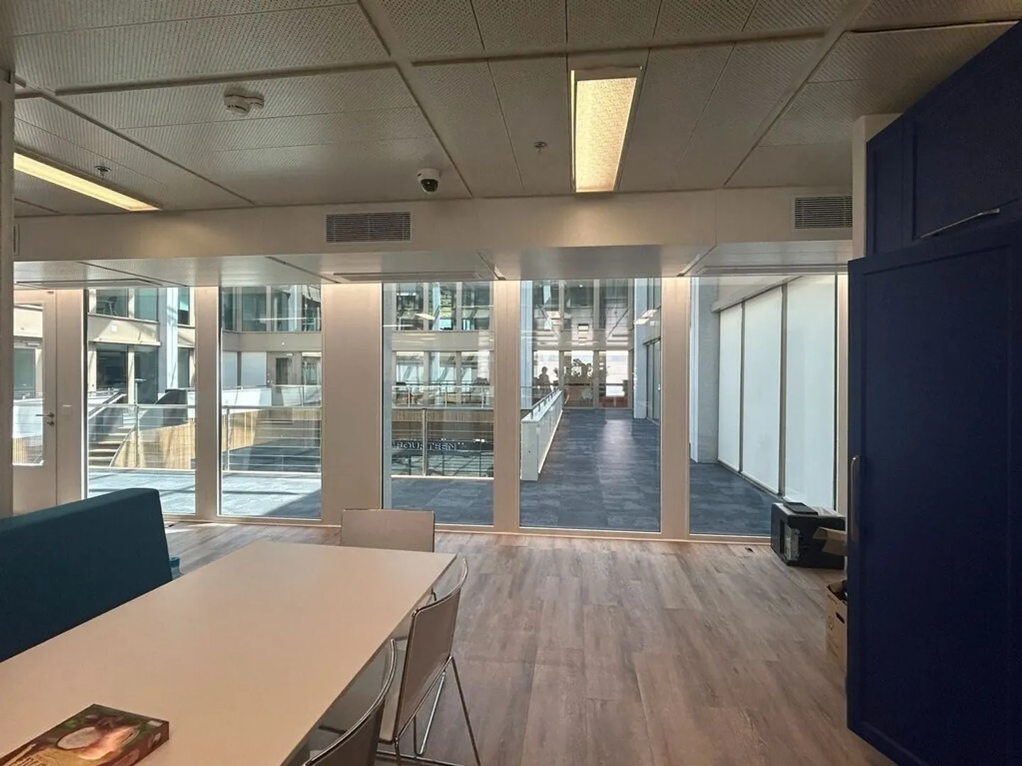 Area of 142 + 228 m2, totaling 370 m2 in the Geneva Business Center in Lancy - Photo 6 of 7