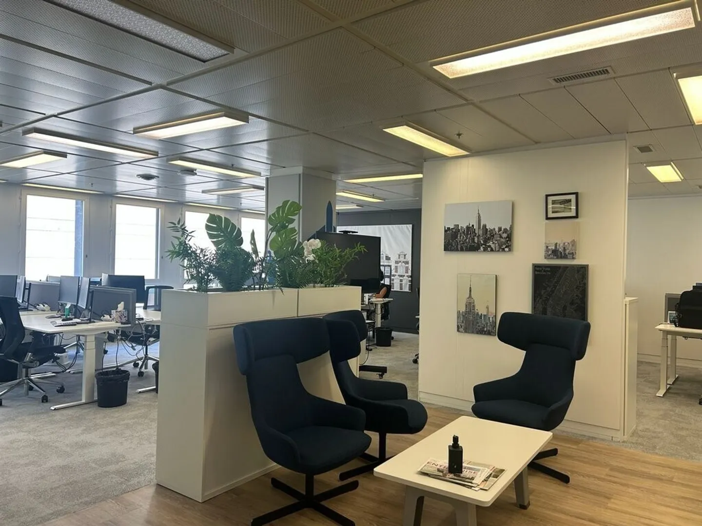 Area of 142 + 228 m2, totaling 370 m2 in the Geneva Business Center in Lancy - Photo 7 of 7