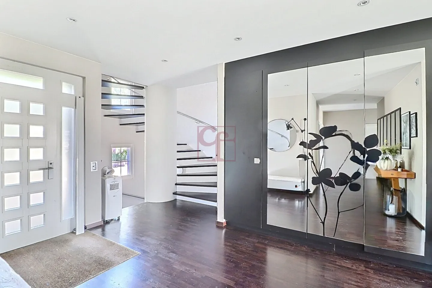 Magnificent Master House in Noreaz (340 m2) - Photo 3 of 21
