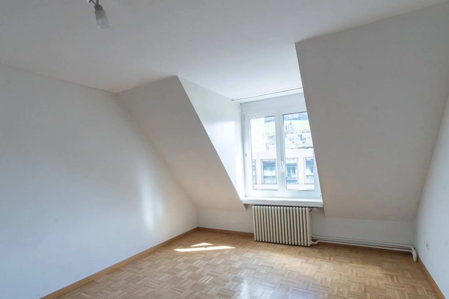 Beautiful 3.5-room attic apartment - Photo 4 of 5