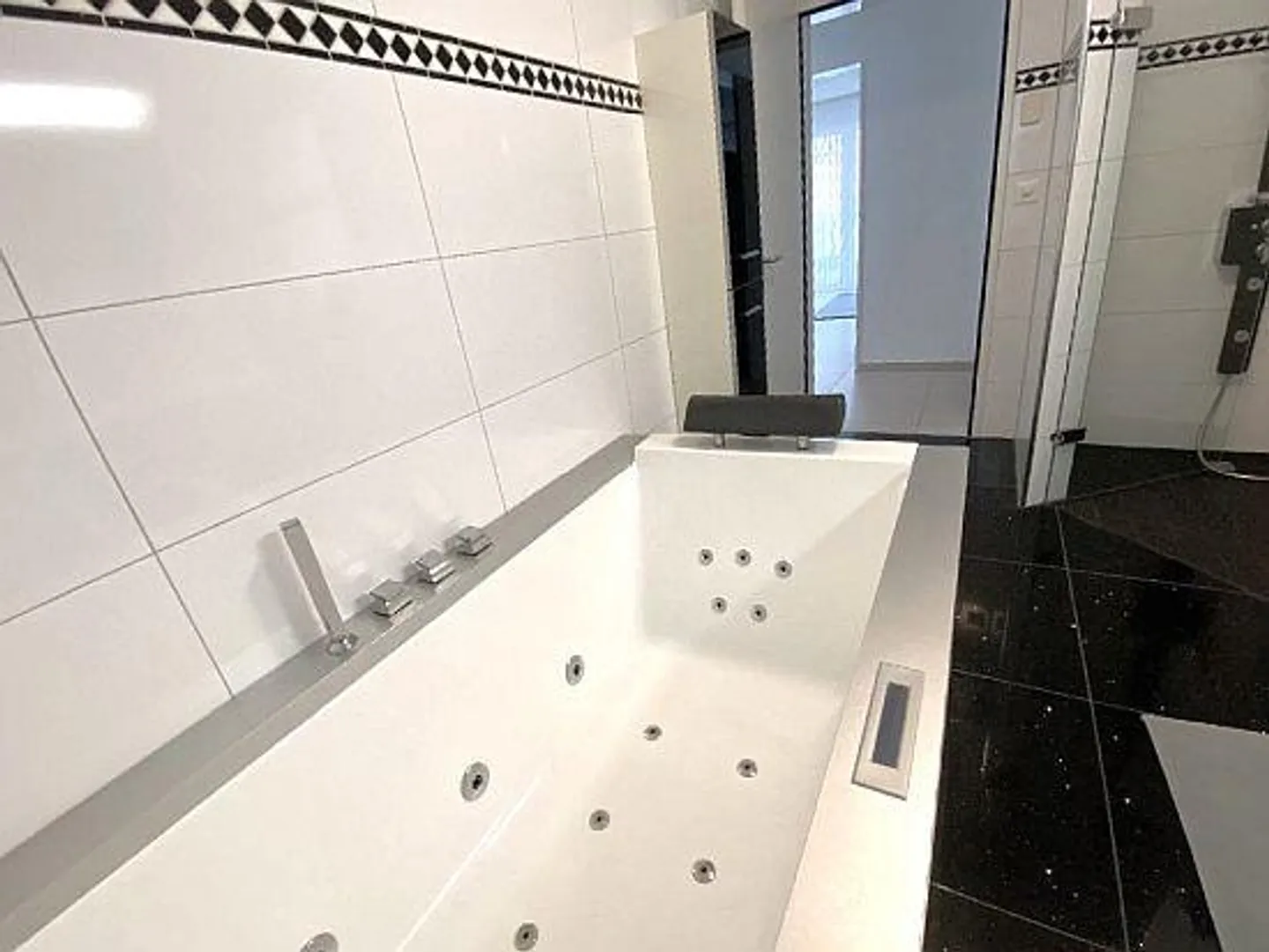 Like-new high-end penthouse apartment – 5.5 rooms on 194 m2 - Photo 7 of 18