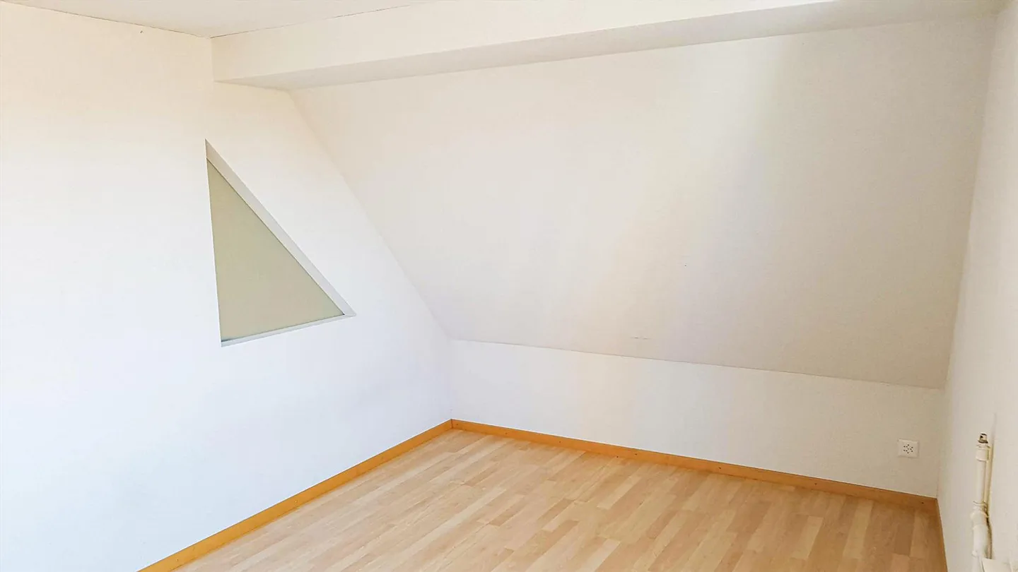 Charmante appartement sous les toits de 3 pièces au cœur de la vieille ville - Photo 13 sur 15