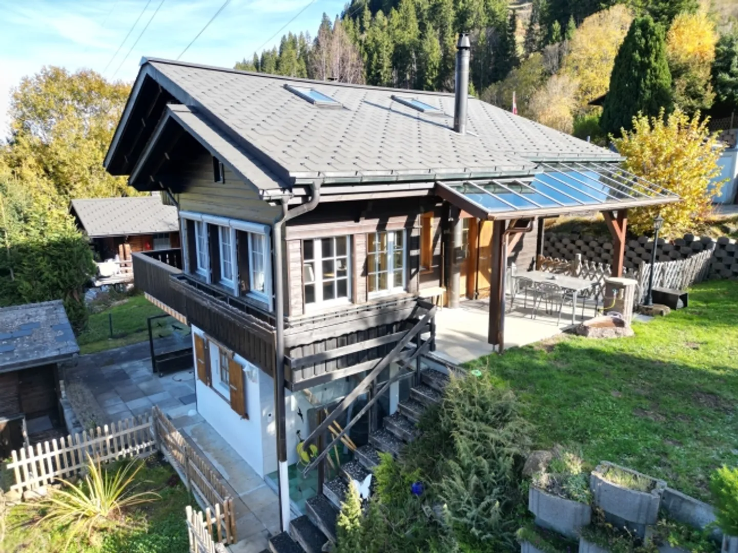 «Chalethaus mit Einliegerwohnung und Wellnessoase» - Foto 3 von 16