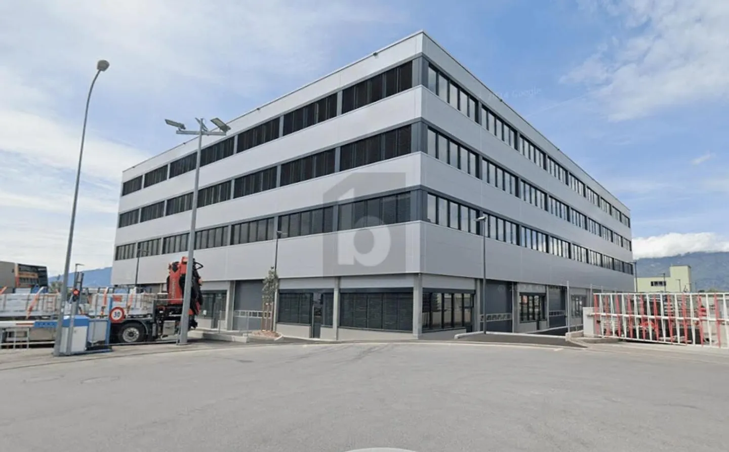 MODERNE, SPACIEUSE ET POLYVALENTE - Photo 1 sur 6