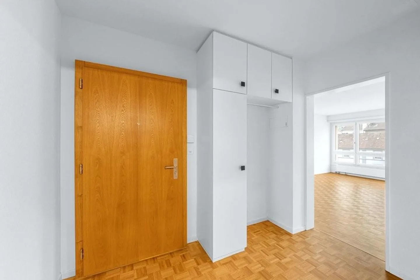 Modern Living in a Lively Urban District - Photo 5 of 9