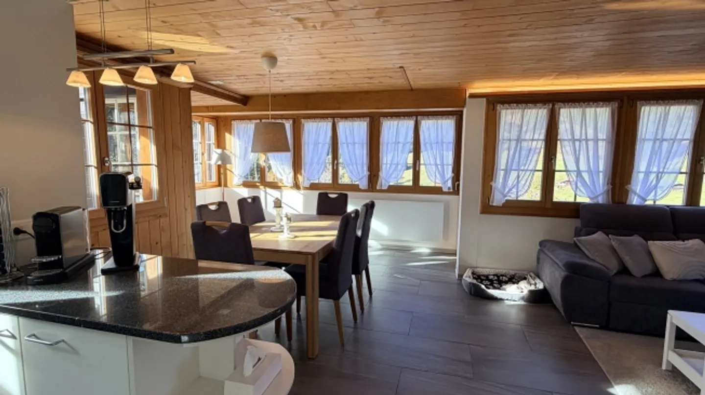 «Chalethaus mit Einliegerwohnung und Wellnessoase» - Foto 5 von 16