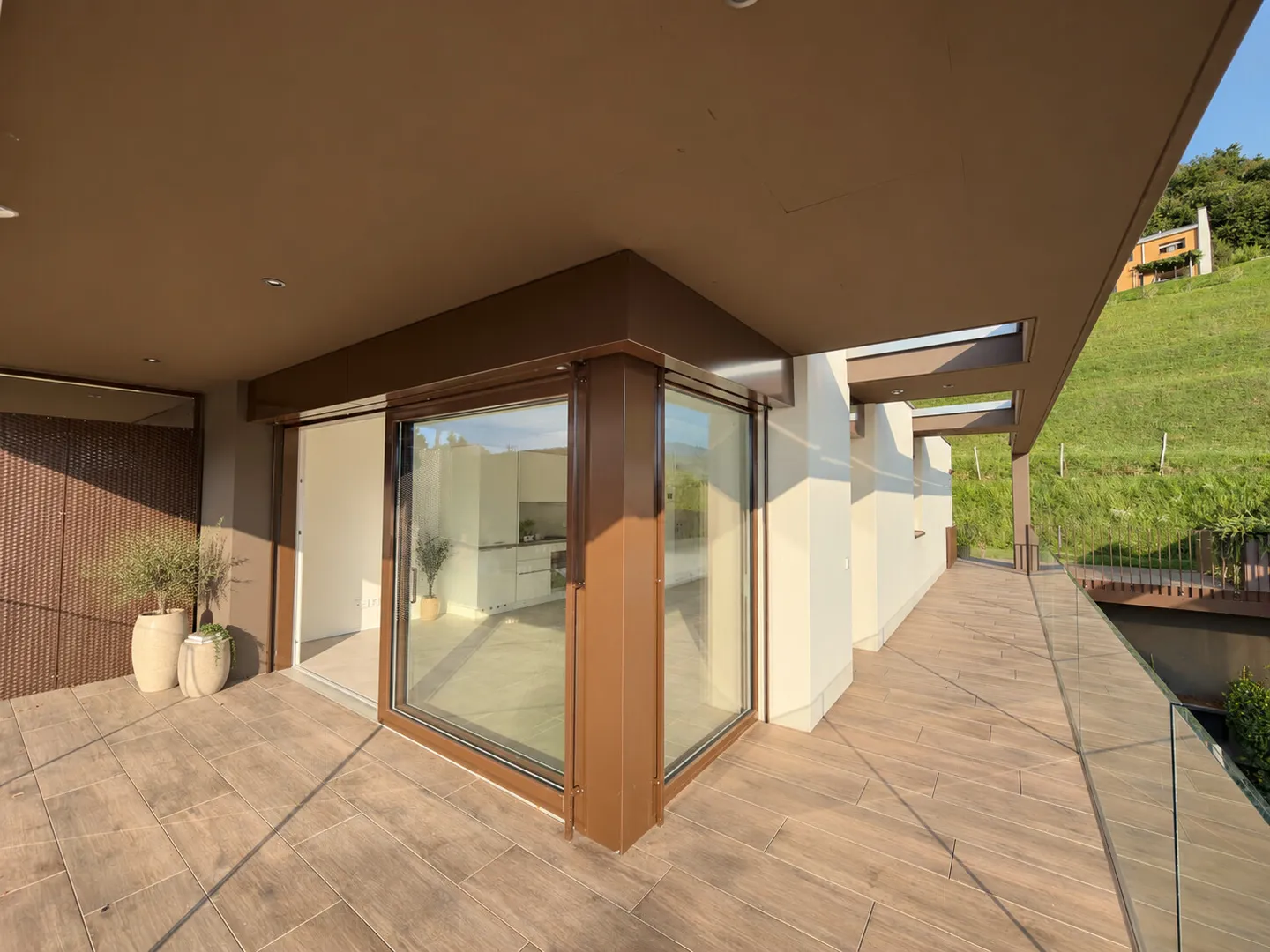 NEUE DACHGESCHOSSWOHNUNG MIT TERRASSE UND SEEBLICK IN ROVIO - Foto 3 von 12