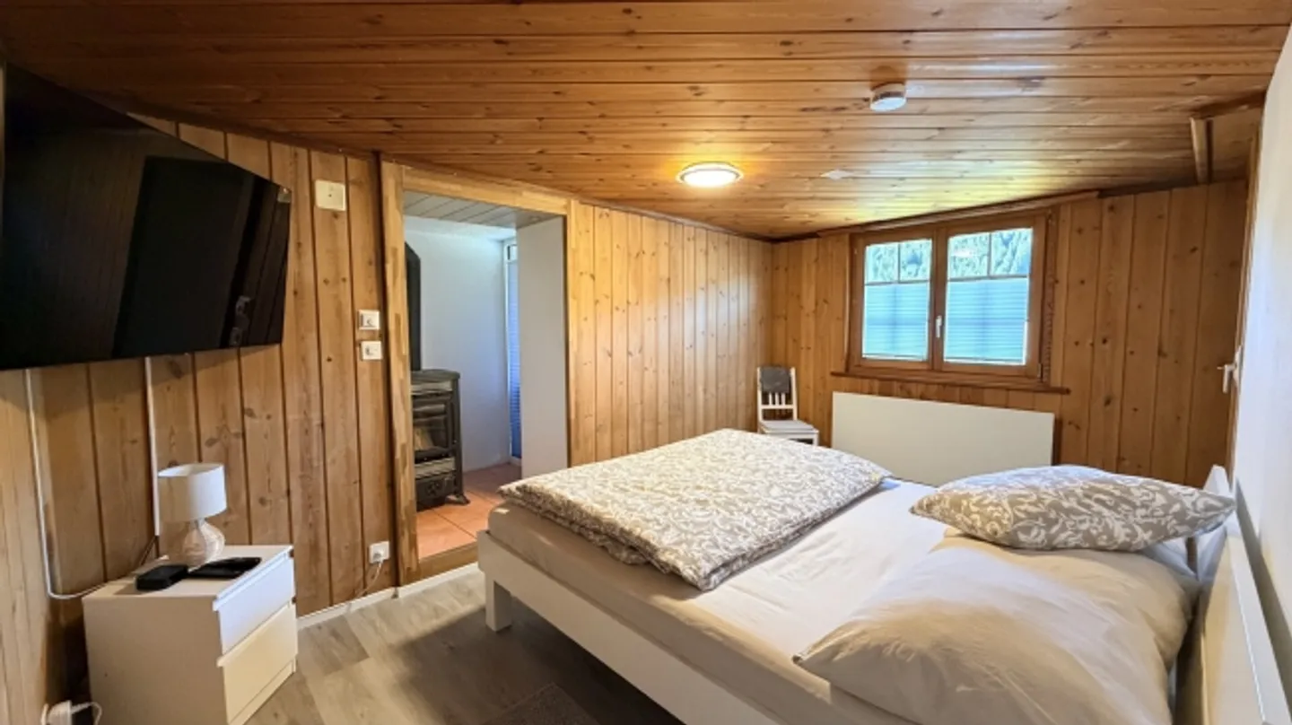 «Chalethaus mit Einliegerwohnung und Wellnessoase» - Foto 12 von 16