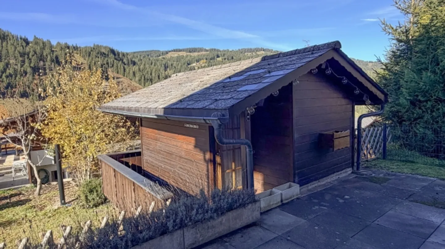 «Chalethaus mit Einliegerwohnung und Wellnessoase» - Foto 13 von 16