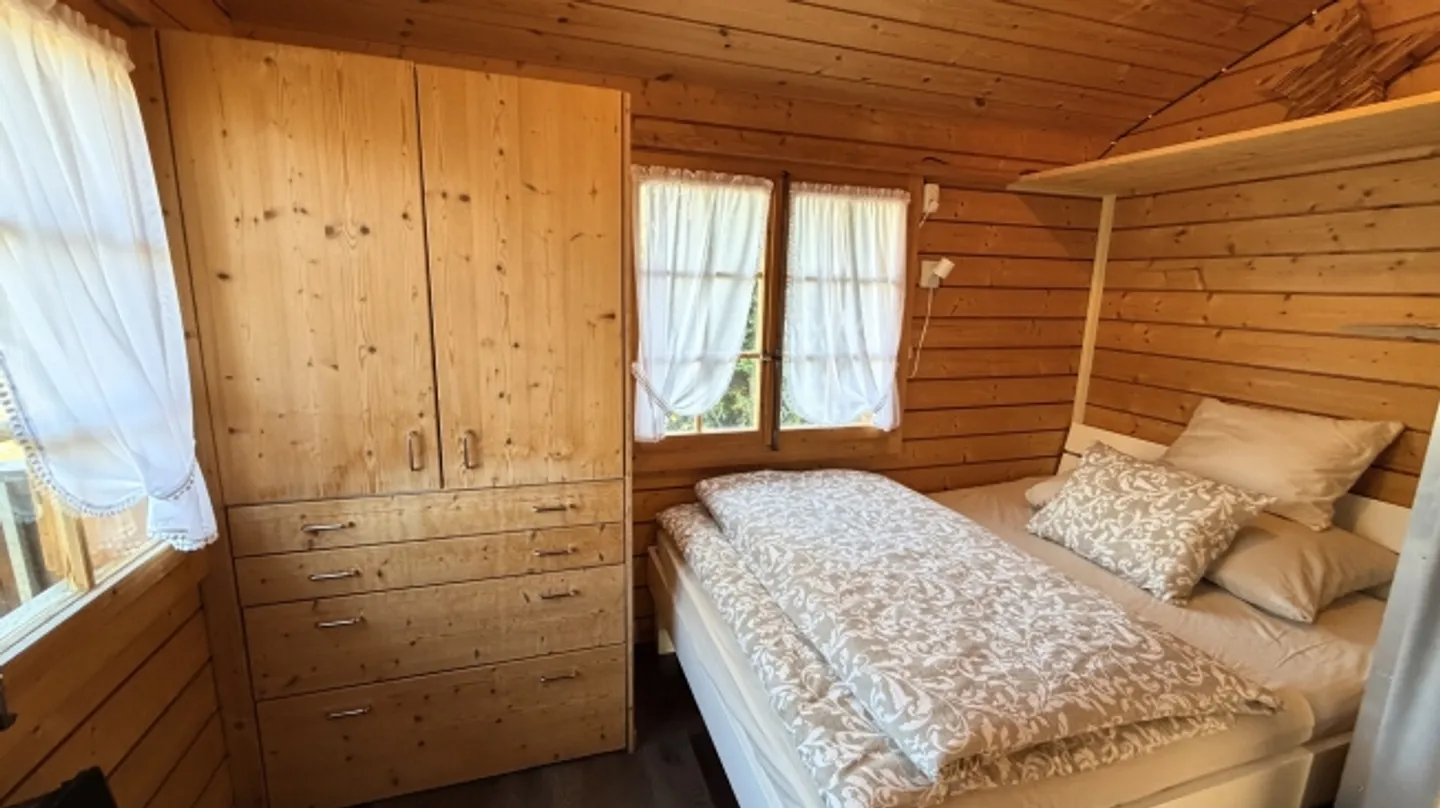 «Chalethaus mit Einliegerwohnung und Wellnessoase» - Foto 14 von 16