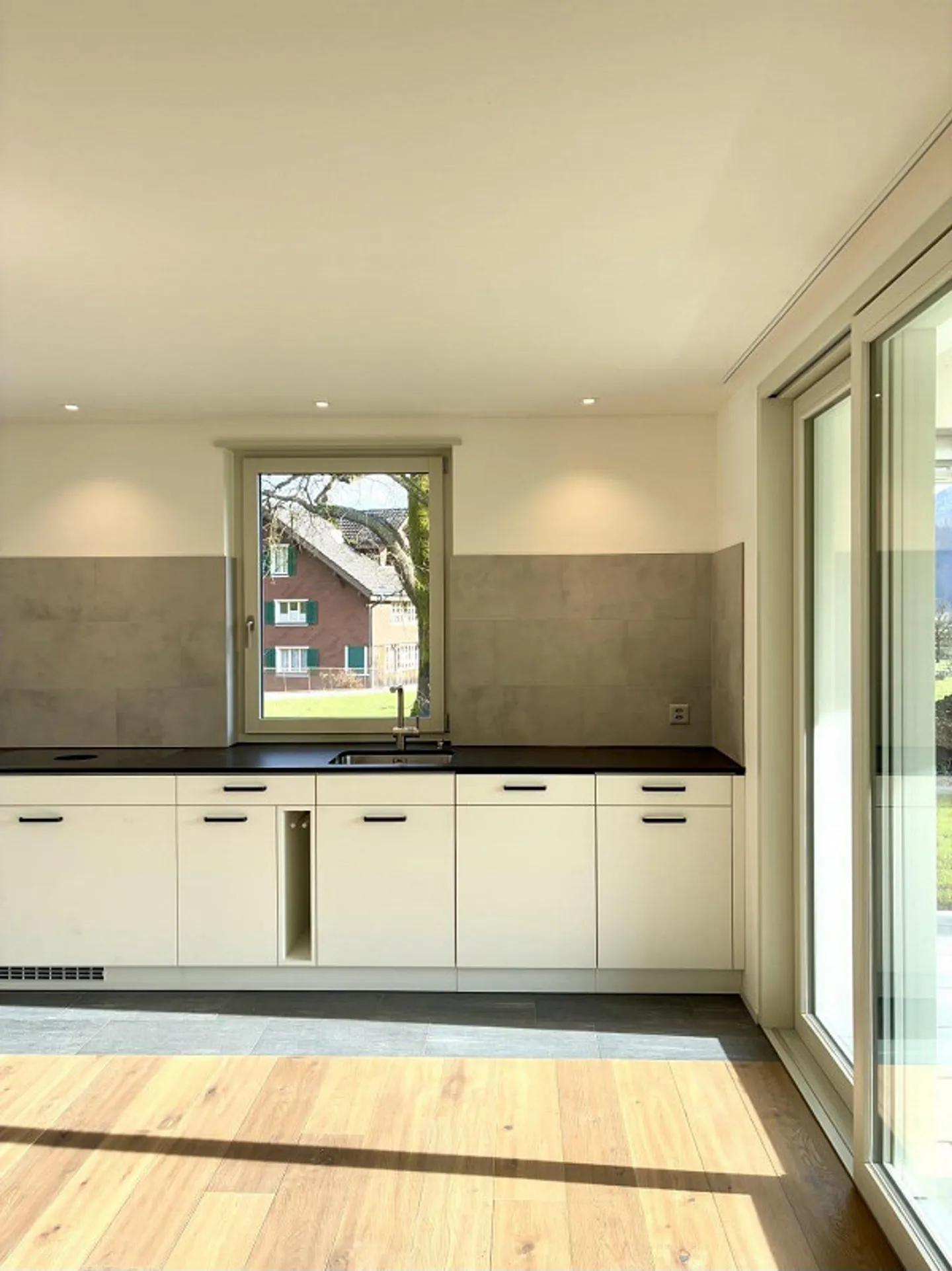 Moderno appartamento di 3,5 stanze in mezzo al verde - Alpnach Dorf - Foto 2 di 18