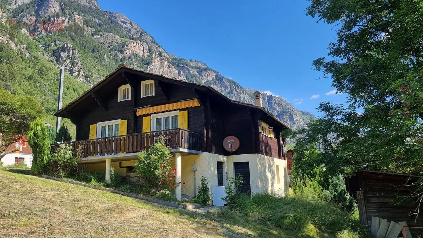 Affascinante casa unifamiliare in un pittoresco villaggio di montagna St. Niklaus VS - Foto 1 di 13