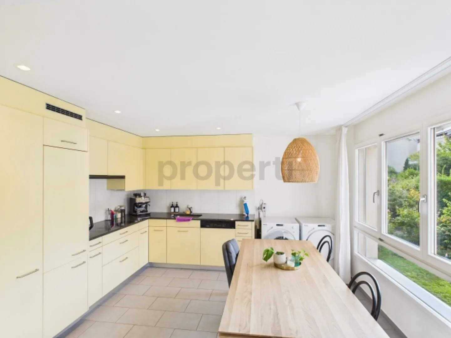 Proprietà Incantevole ad Allschwil, Canton BL – Comfort Abitativo Moderno in un Ambiente Tranquillo - Foto 4 di 13