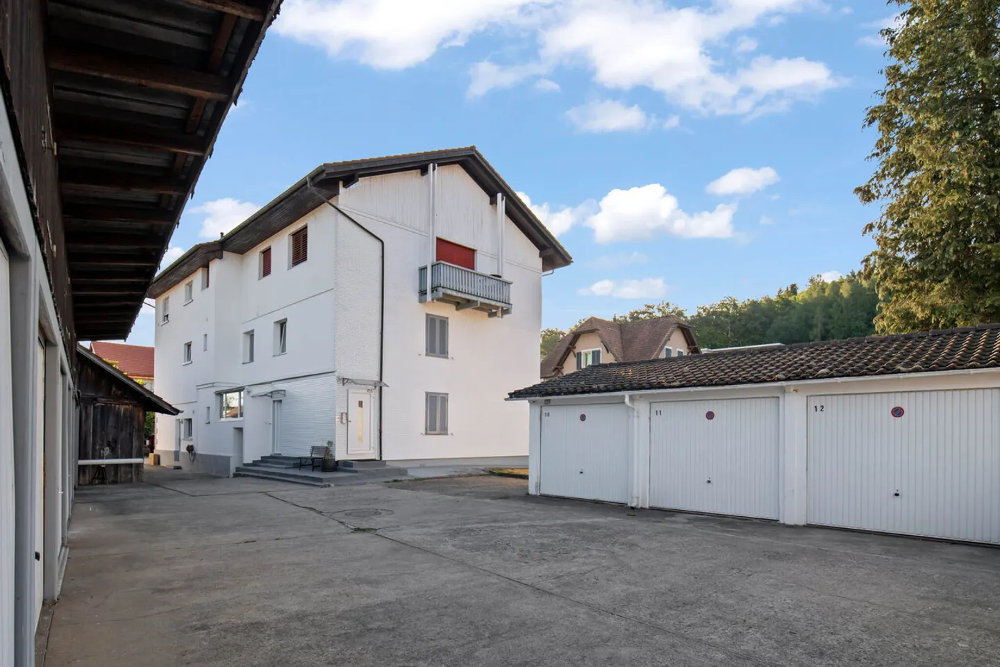 Multi-family house with 6 apartments - Photo 2 of 7