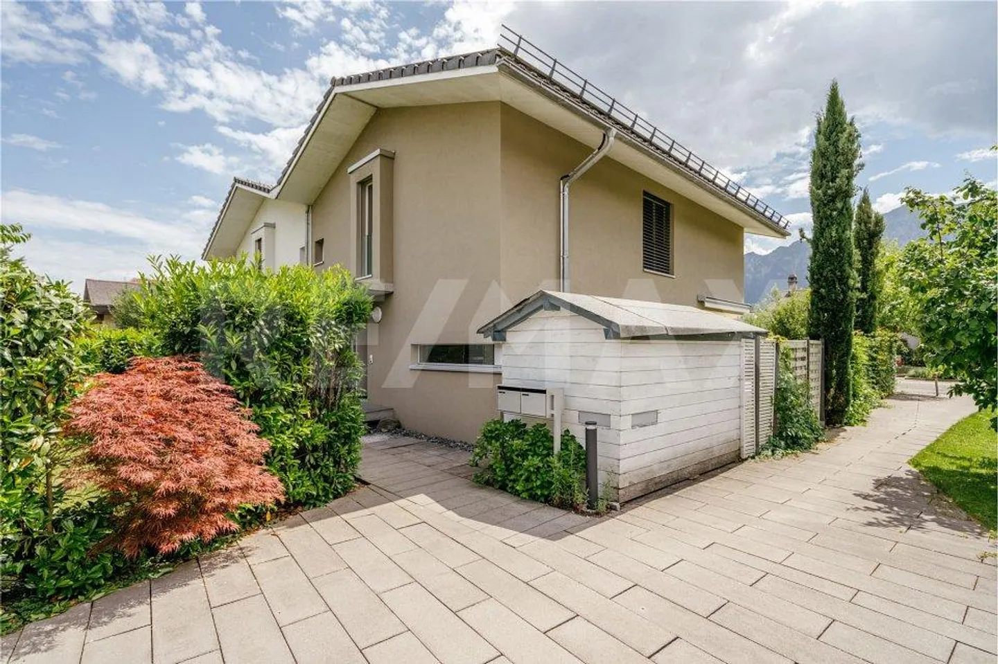 Where family life meets living comfort - 5.5 rooms with modern amenities - Photo 3 of 13
