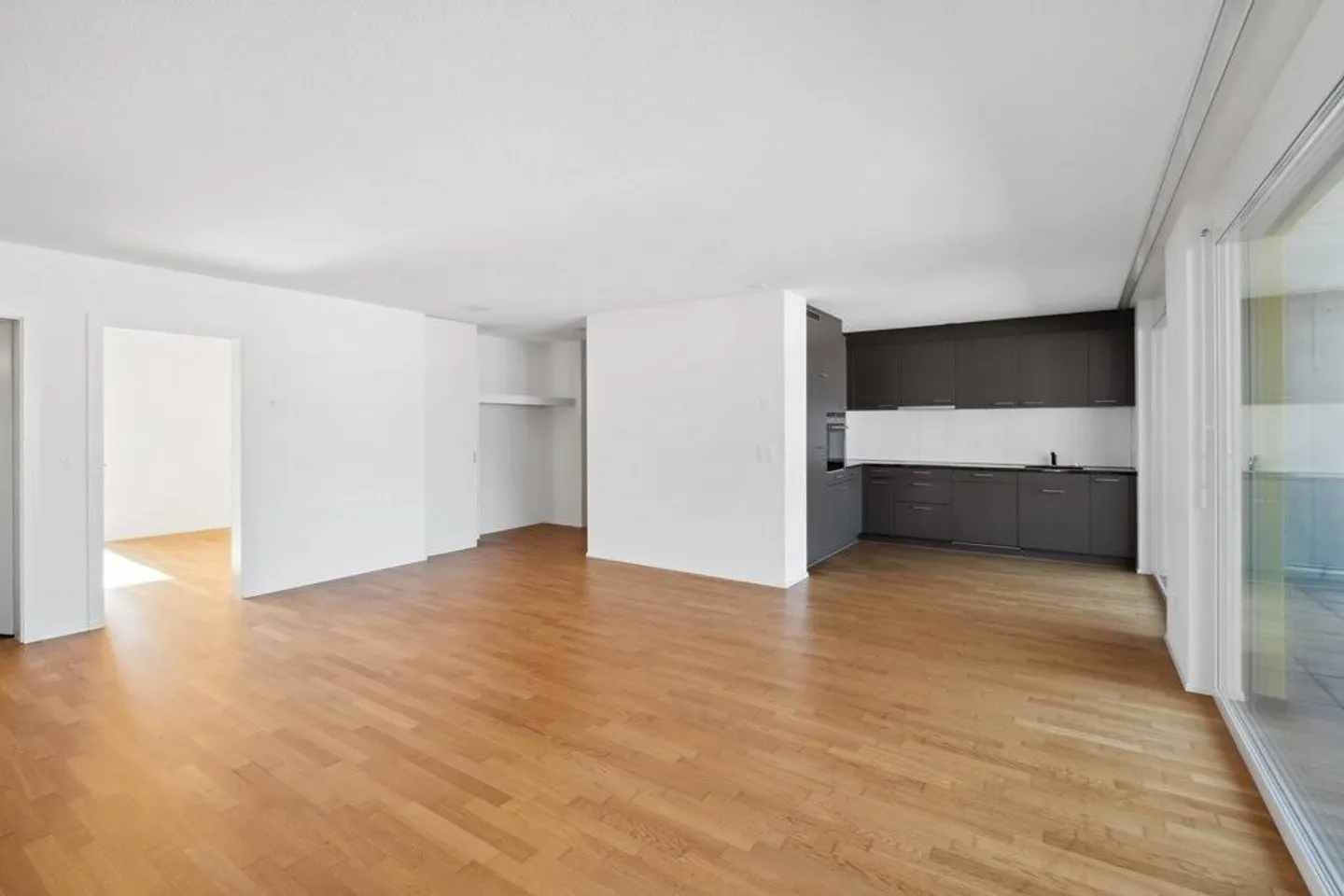 Moderno appartamento di 4,5 stanze in una posizione centrale e tranquilla - Foto 2 di 11