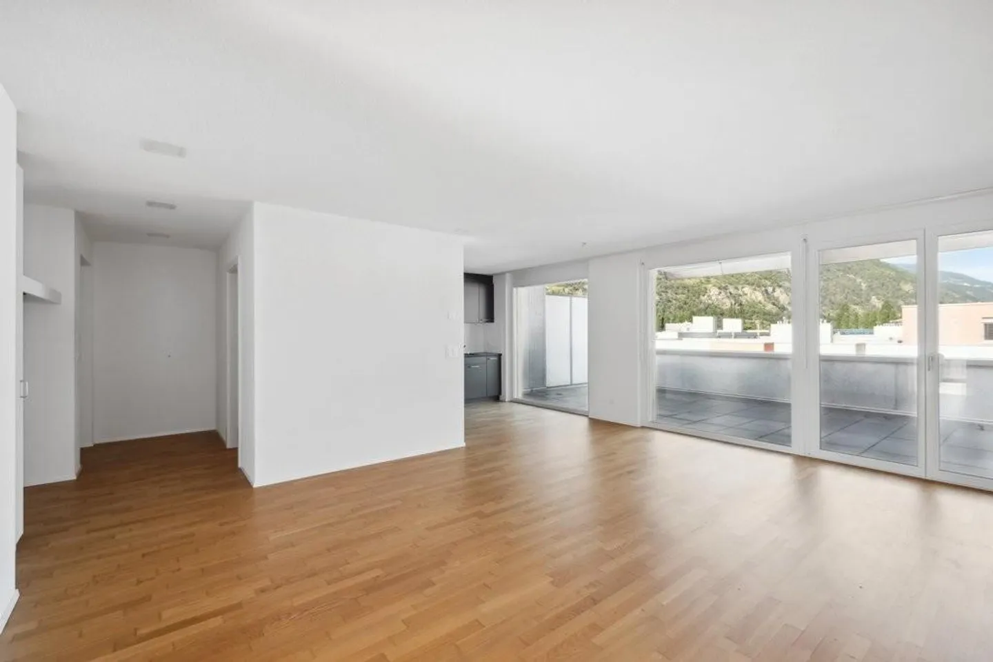 Moderno appartamento di 4,5 stanze in una posizione centrale e tranquilla - Foto 4 di 11