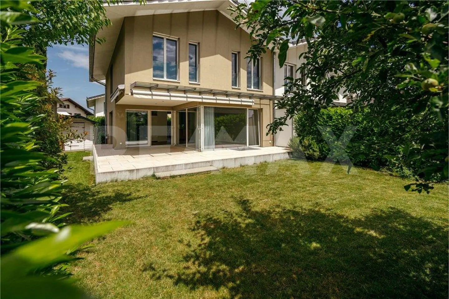 Where family life meets living comfort - 5.5 rooms with modern amenities - Photo 2 of 13