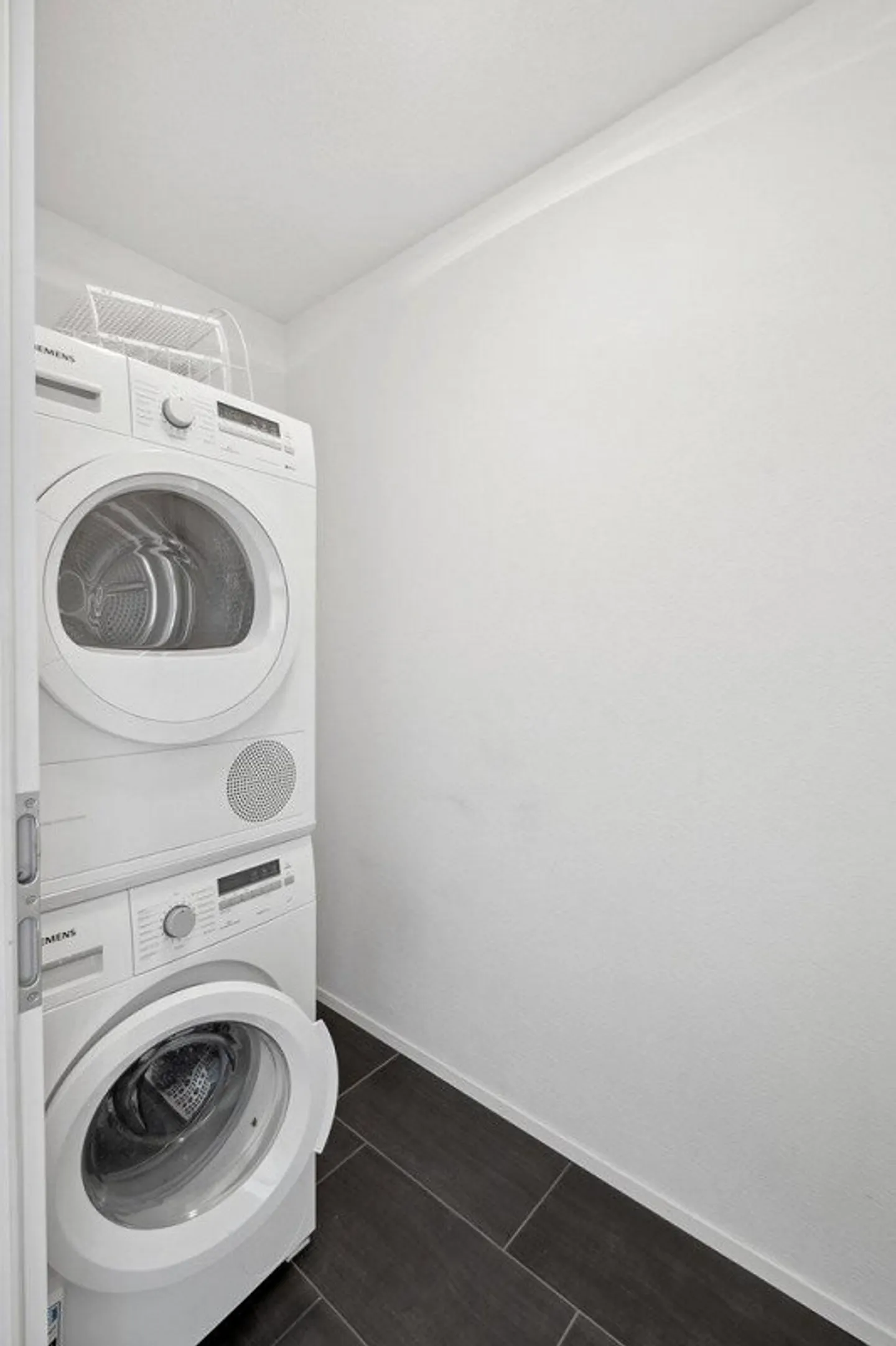 Moderno appartamento di 4,5 stanze in una posizione centrale e tranquilla - Foto 7 di 11