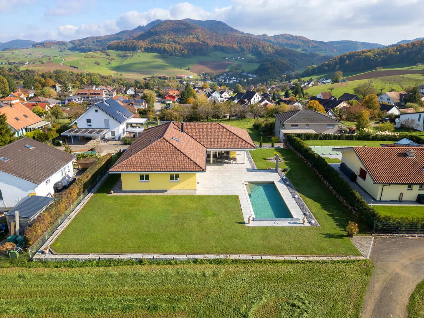 Exclusive living in a sun-drenched location - Photo 12 of 13