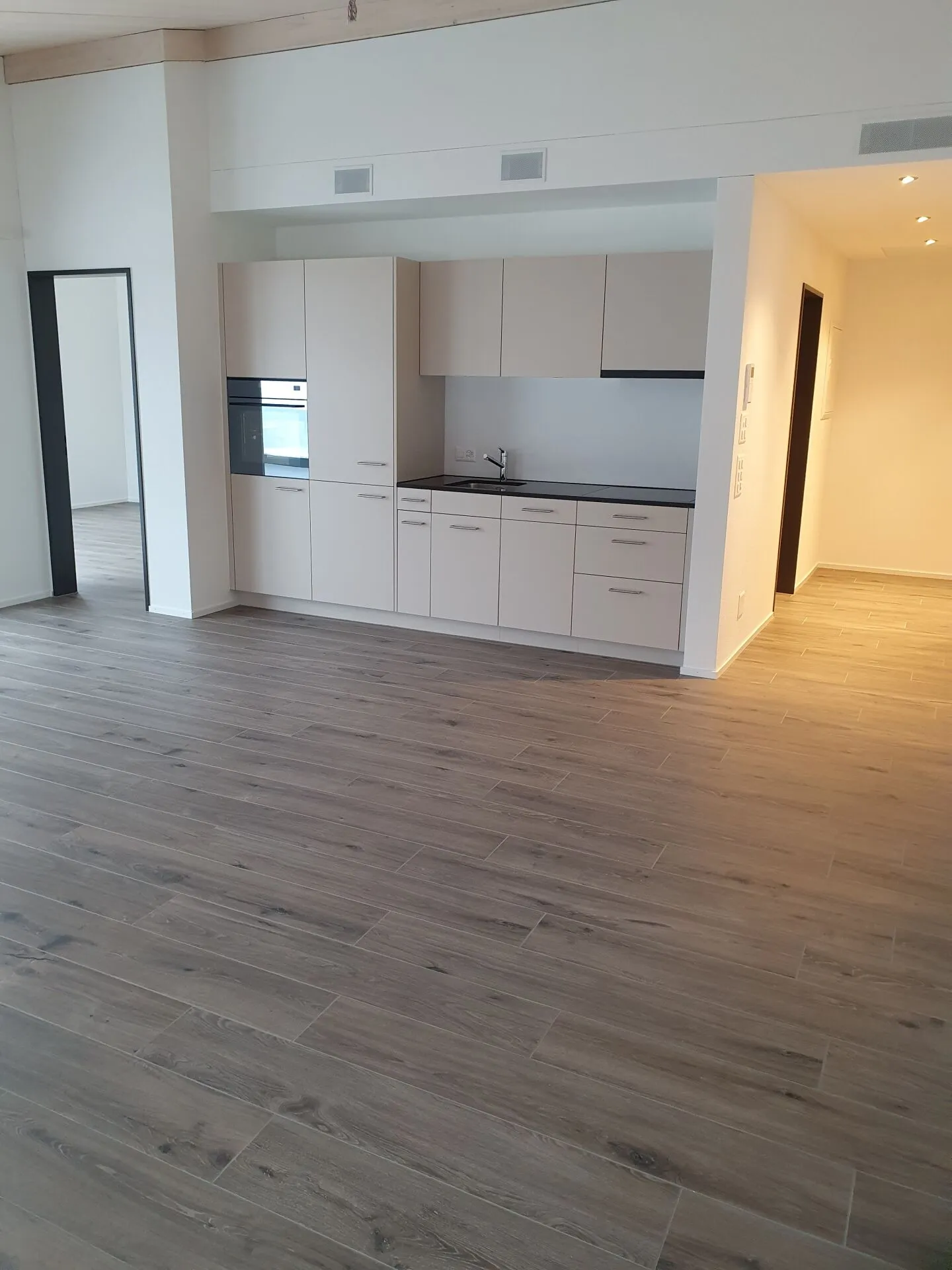 Sale: 2.5-Room Condominium Top Floor - Photo 4 of 10