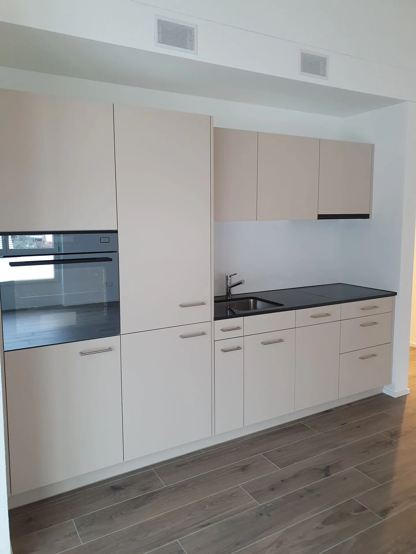 Sale: 2.5-Room Condominium Top Floor - Photo 3 of 10