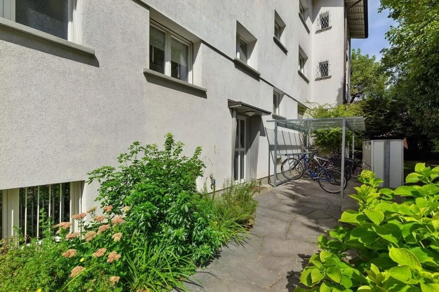 Finally Home: Modern, Bright and in Binningen - Photo 2 of 11