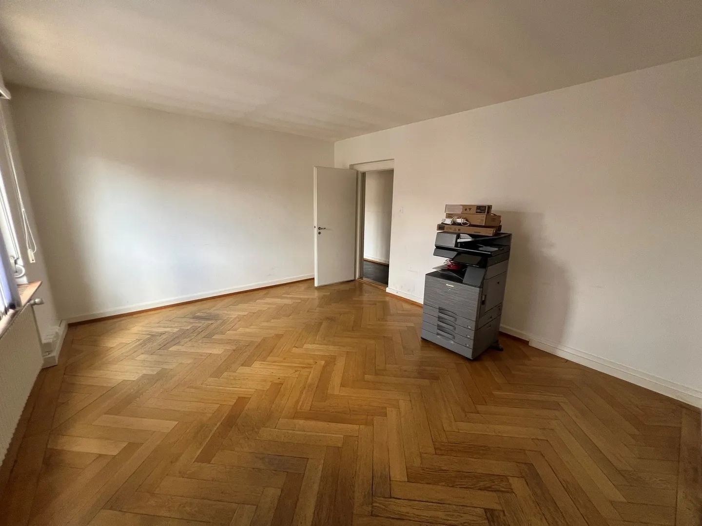 Espace commercial spacieux de 7 à un emplacement central à Zurich - Photo 7 sur 19