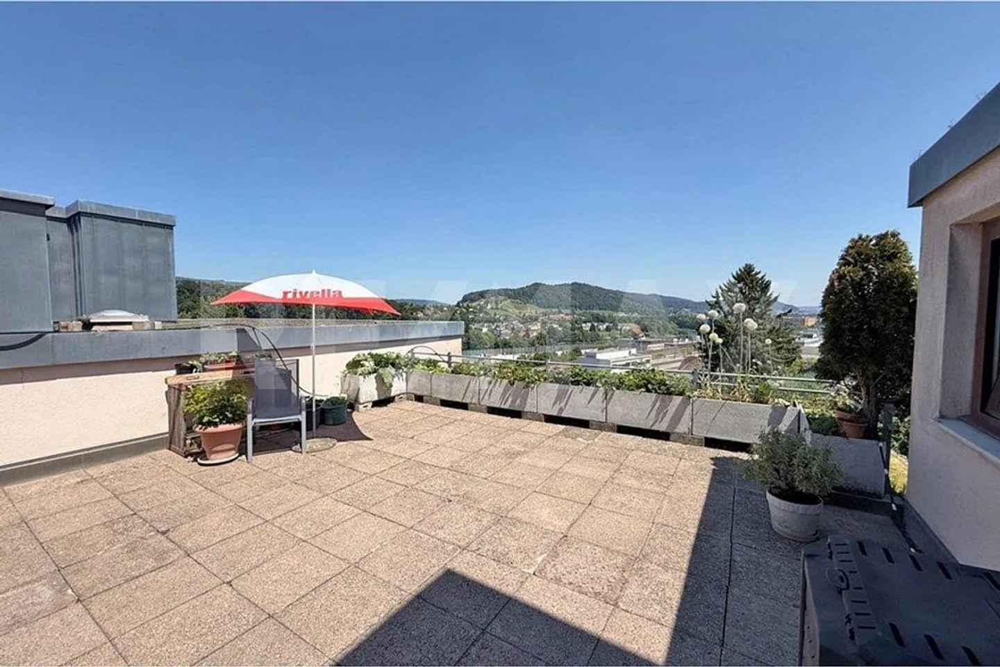 Sentimento di terrazza con collegamento al resto del mondo - Foto 1 di 11