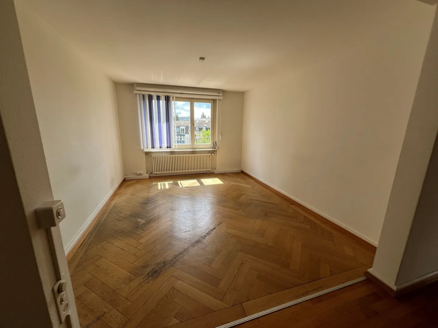 Espace commercial spacieux de 7 à un emplacement central à Zurich - Photo 3 sur 19