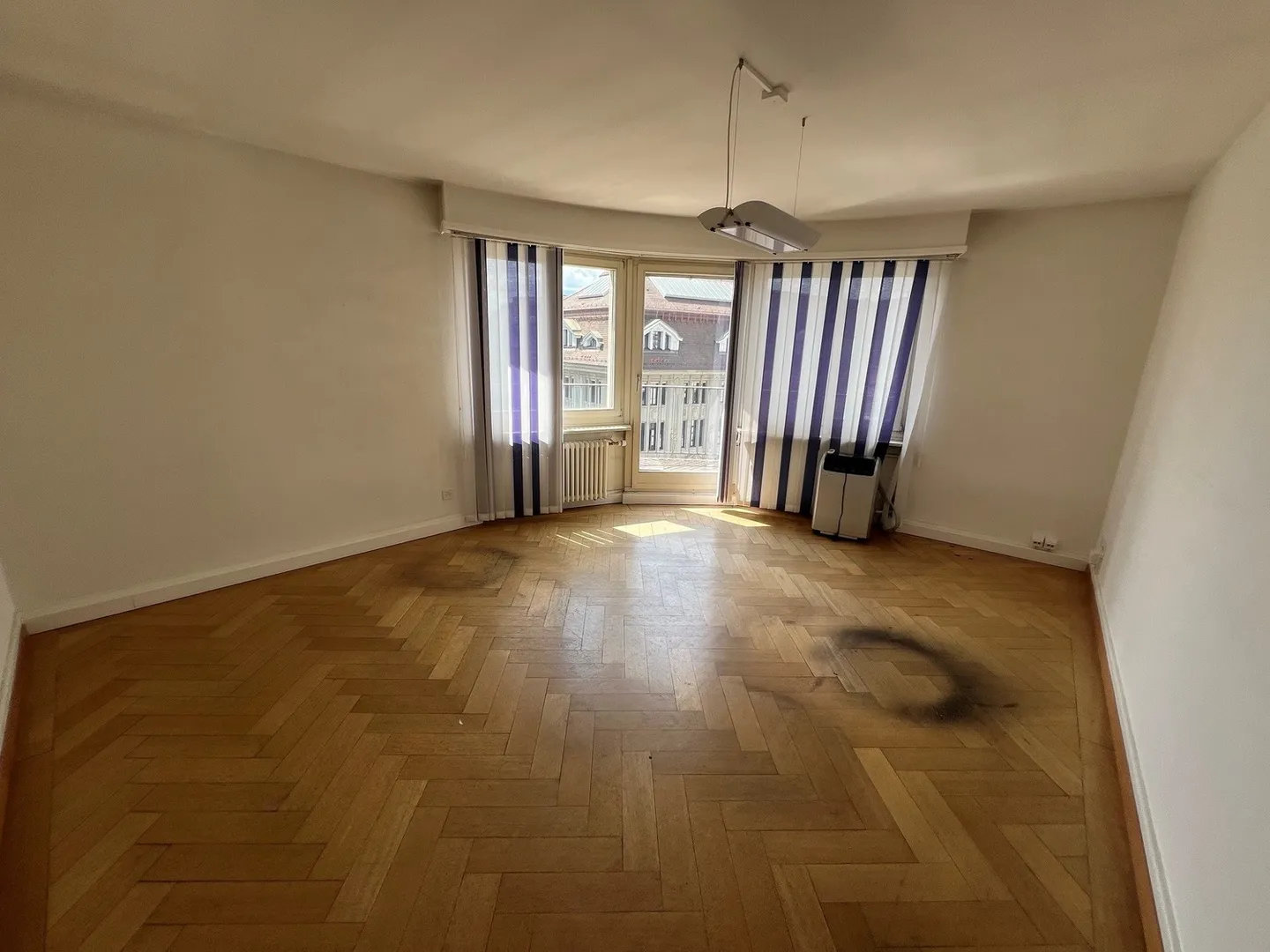 Espace commercial spacieux de 7 à un emplacement central à Zurich - Photo 4 sur 19