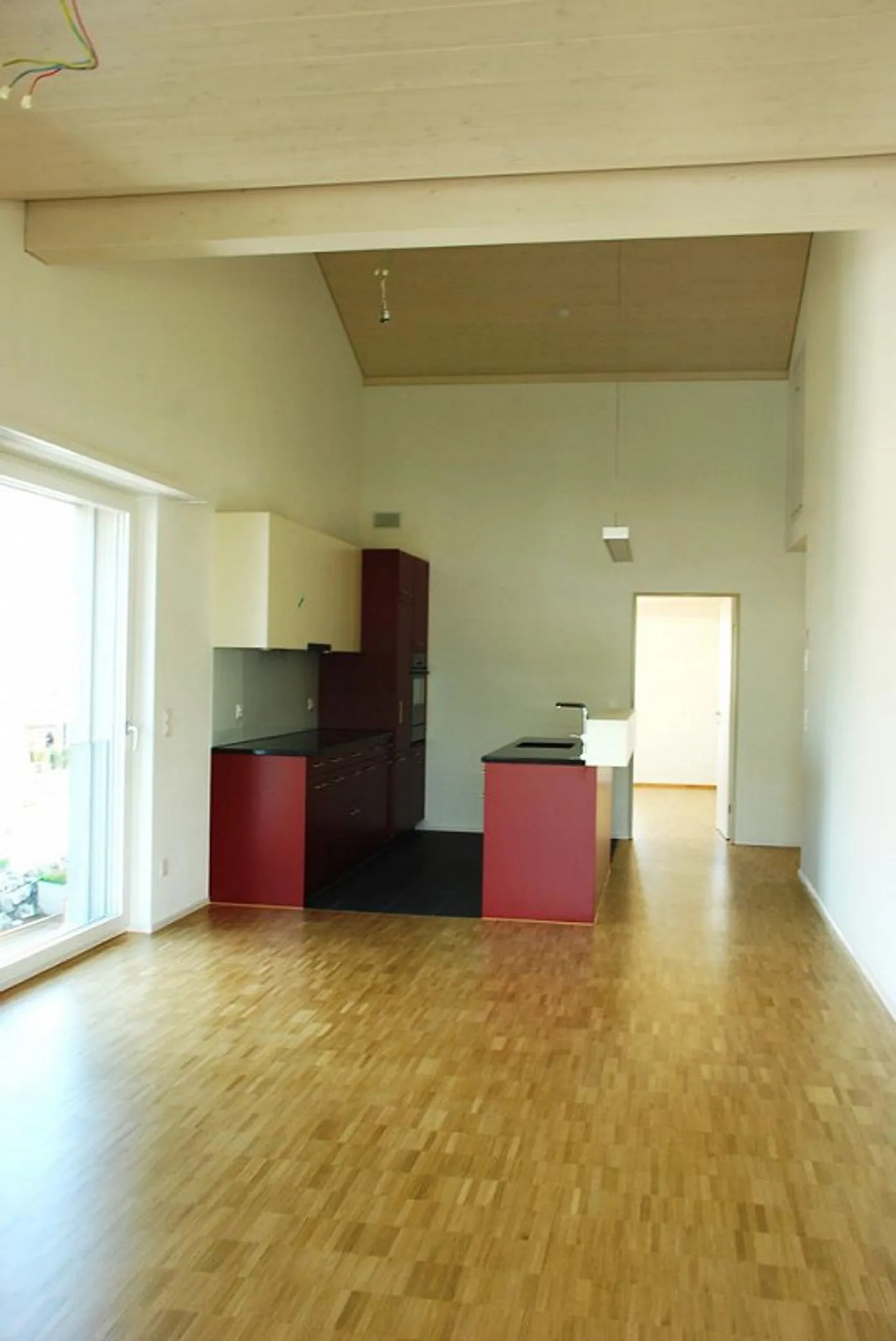 Moderne Dachwohnung mit Balkon - Foto 2 von 12