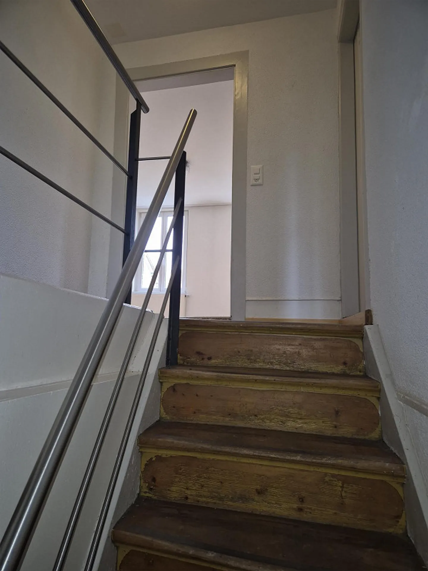 Vivere e lavorare in una struttura di edificio antico flessibile in posizione centrale - Foto 2 di 9