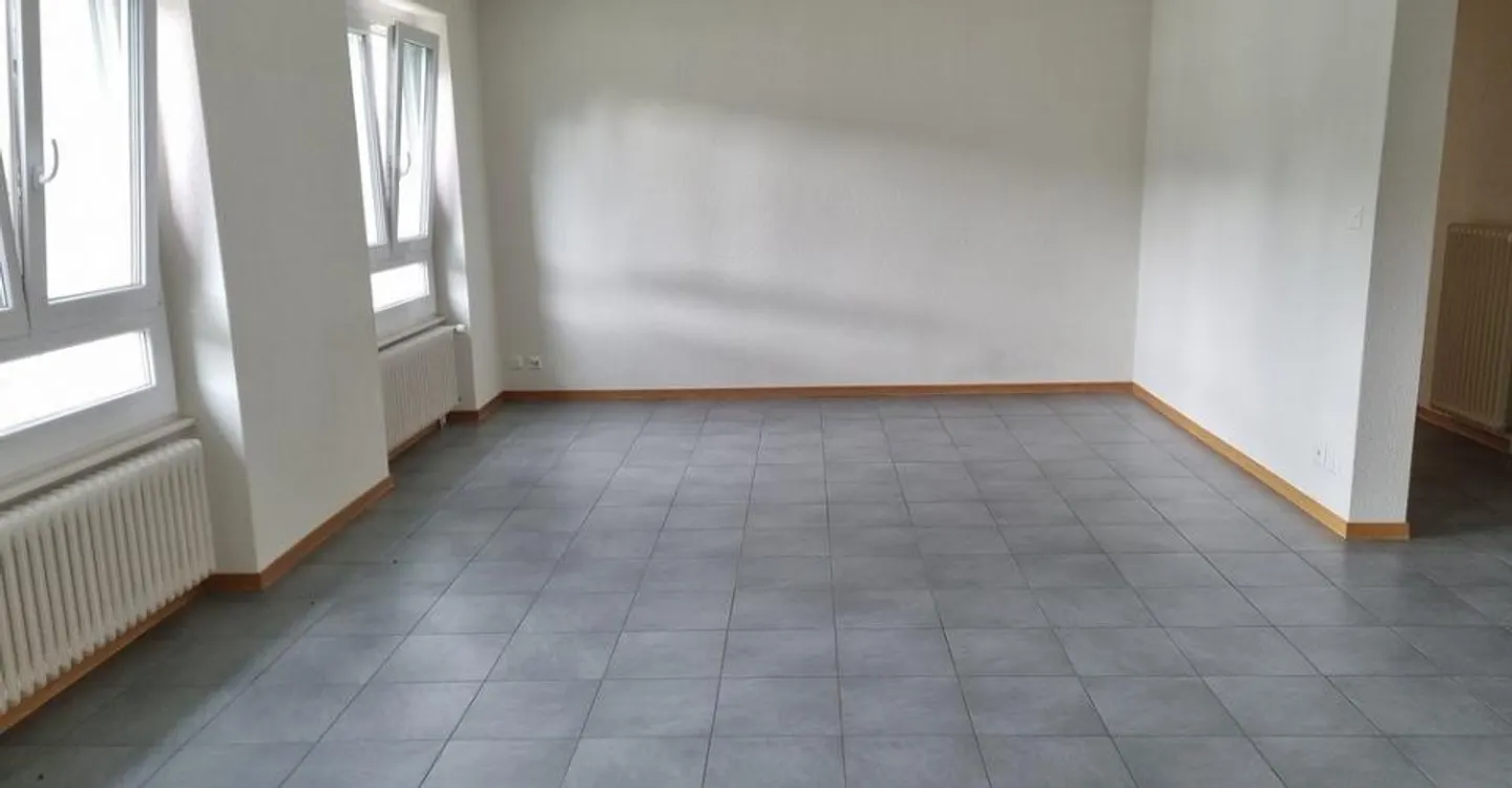 Pretty 2-room apartment with balcony - Photo 2 of 4