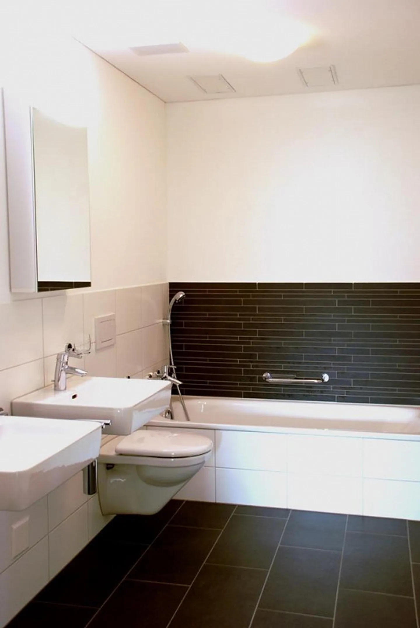 Moderne Dachwohnung mit Balkon - Foto 6 von 12