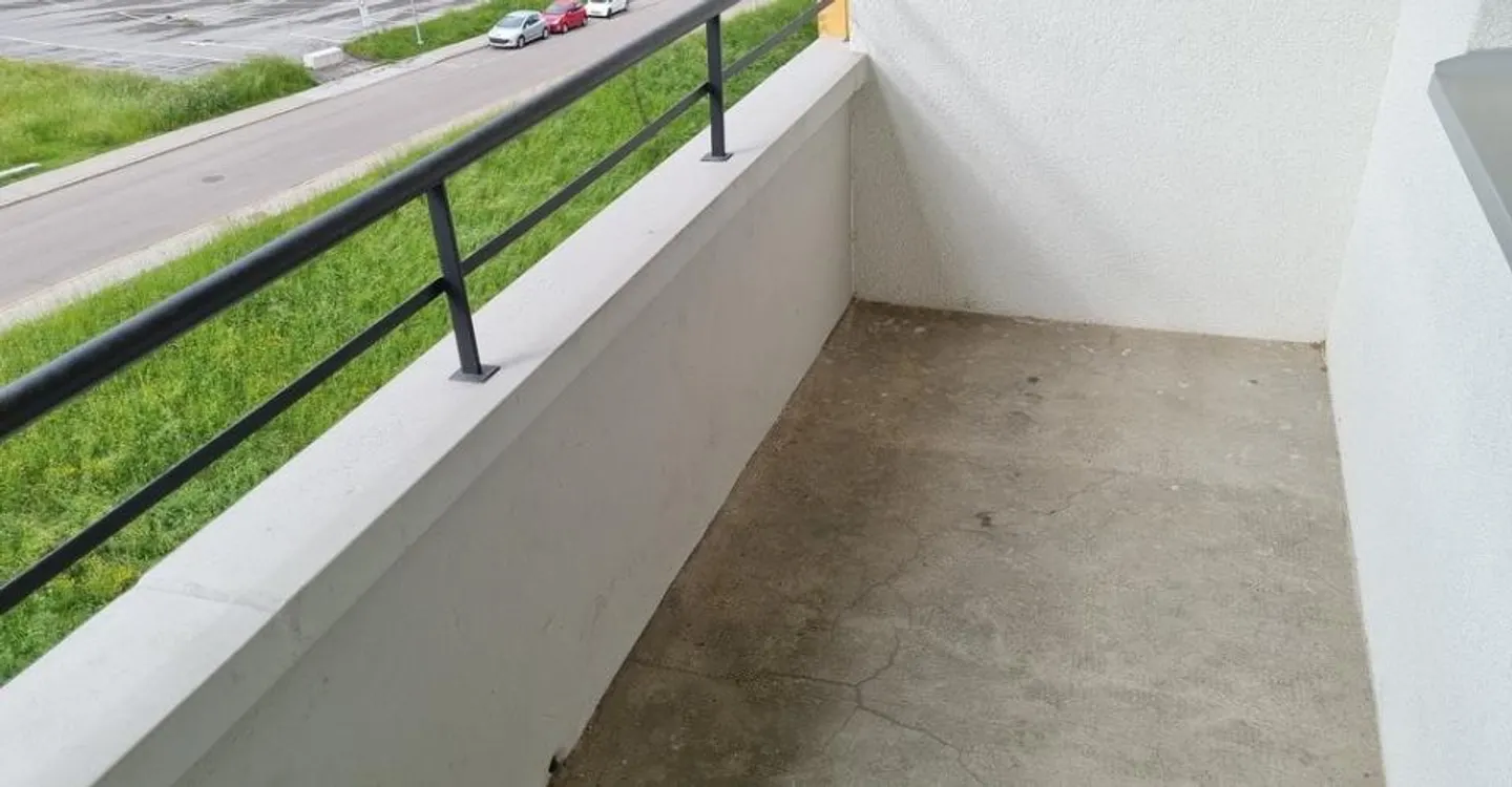 Pretty 2-room apartment with balcony - Photo 3 of 4