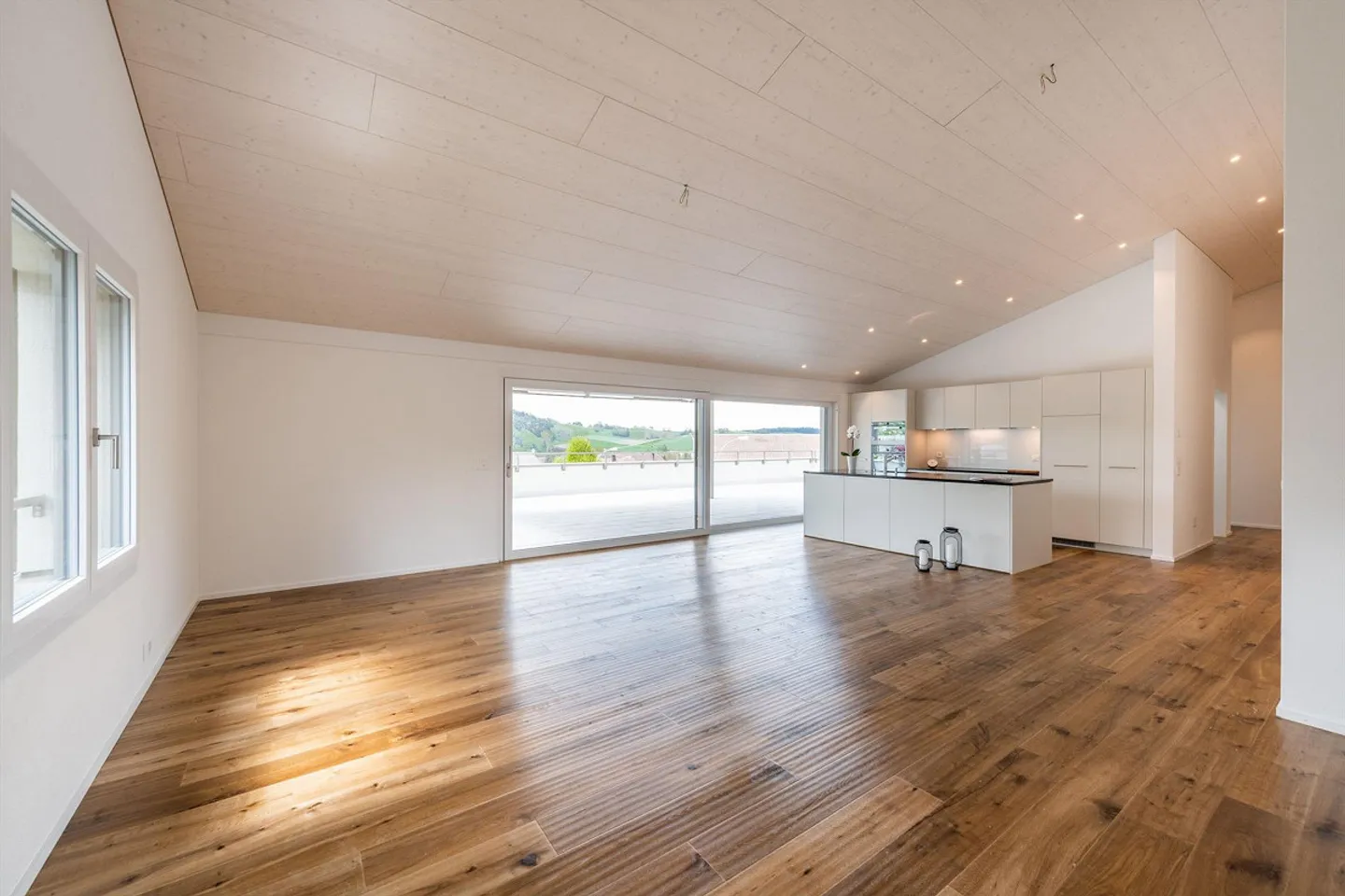 Stylische Attikawohnung mit Terrasse - Foto 3 von 10