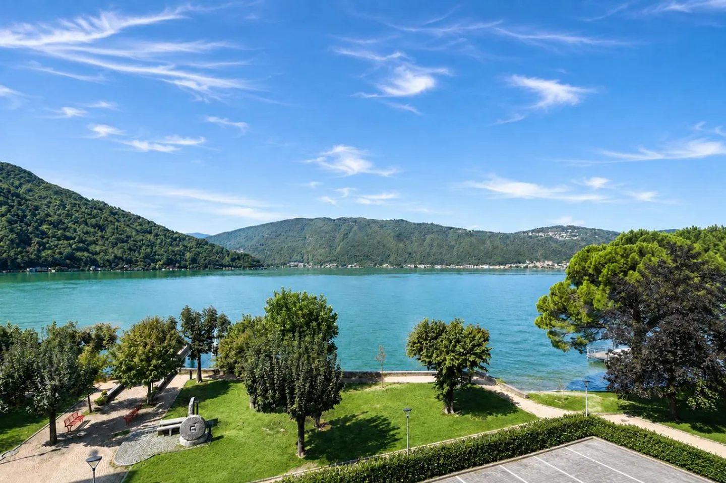 Elegant Penthouse with Lake Lugano View in Maroggia - Photo 3 of 21