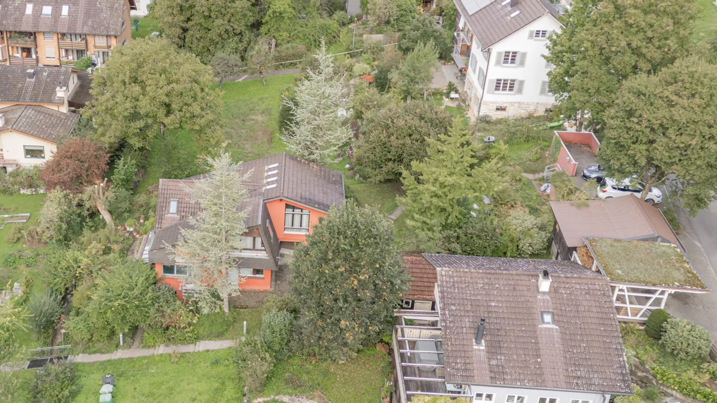Maison multifamiliale avec trois appartements et trois places de parking extérieures - Photo 3 sur 29