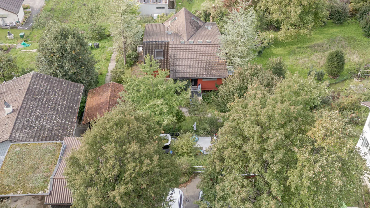 Maison multifamiliale avec trois appartements et trois places de parking extérieures - Photo 4 sur 29