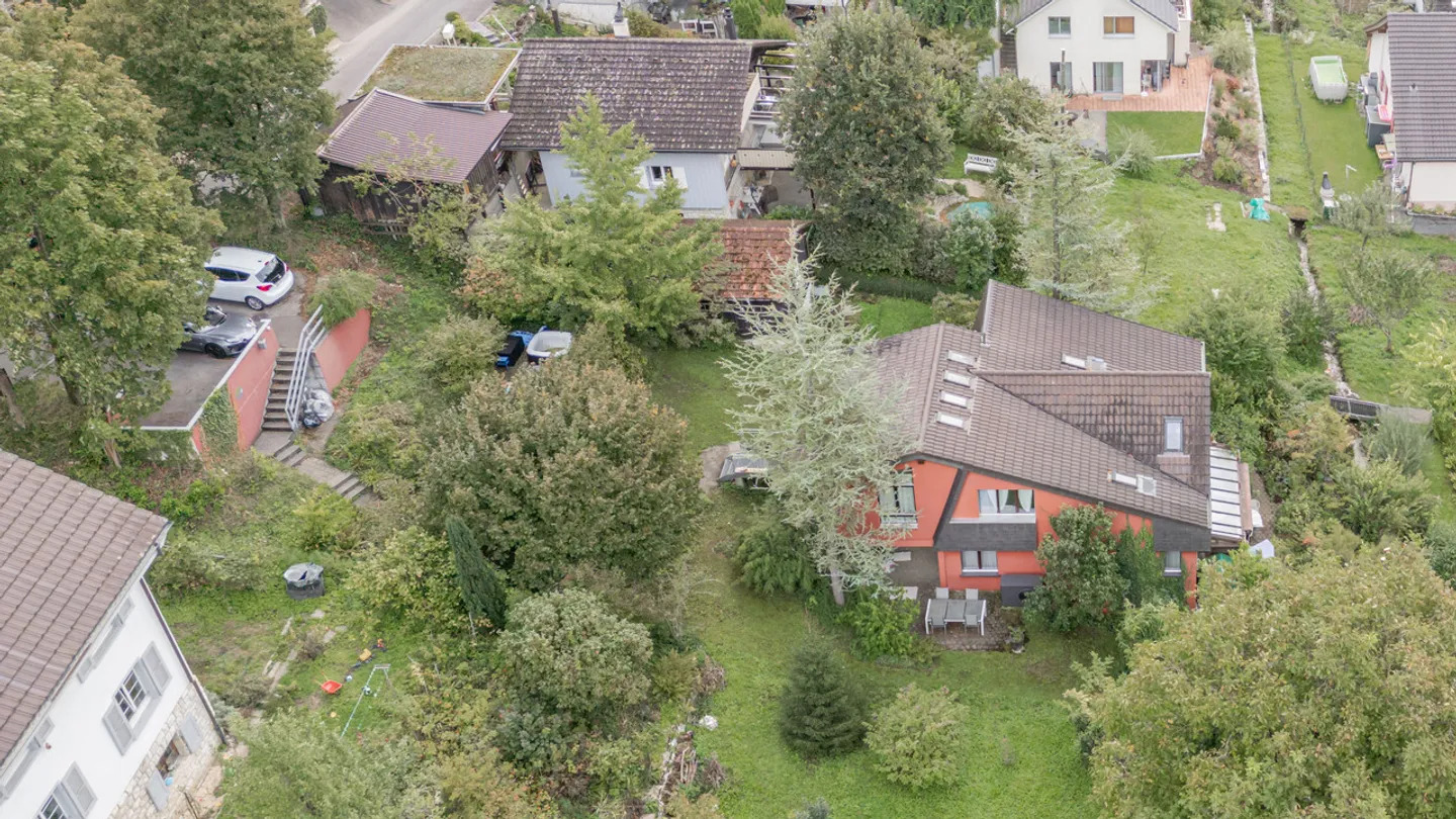 Maison multifamiliale avec trois appartements et trois places de parking extérieures - Photo 5 sur 29
