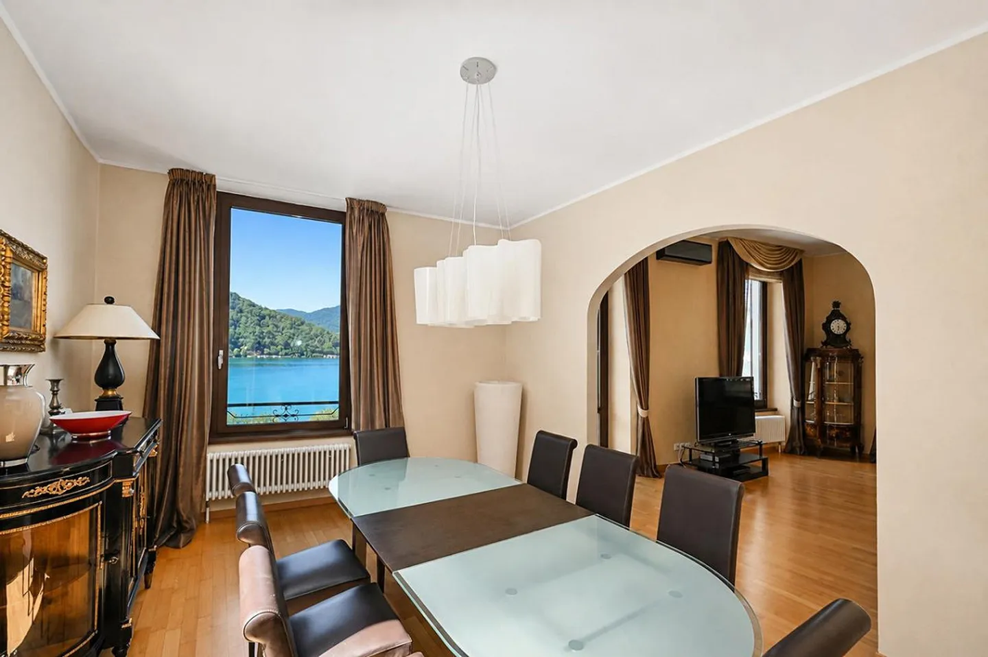 Elegant Penthouse with Lake Lugano View in Maroggia - Photo 8 of 21
